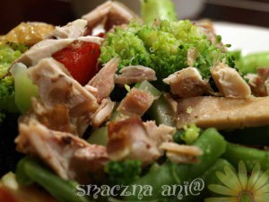 salatka-brokulowa-z-kurczak